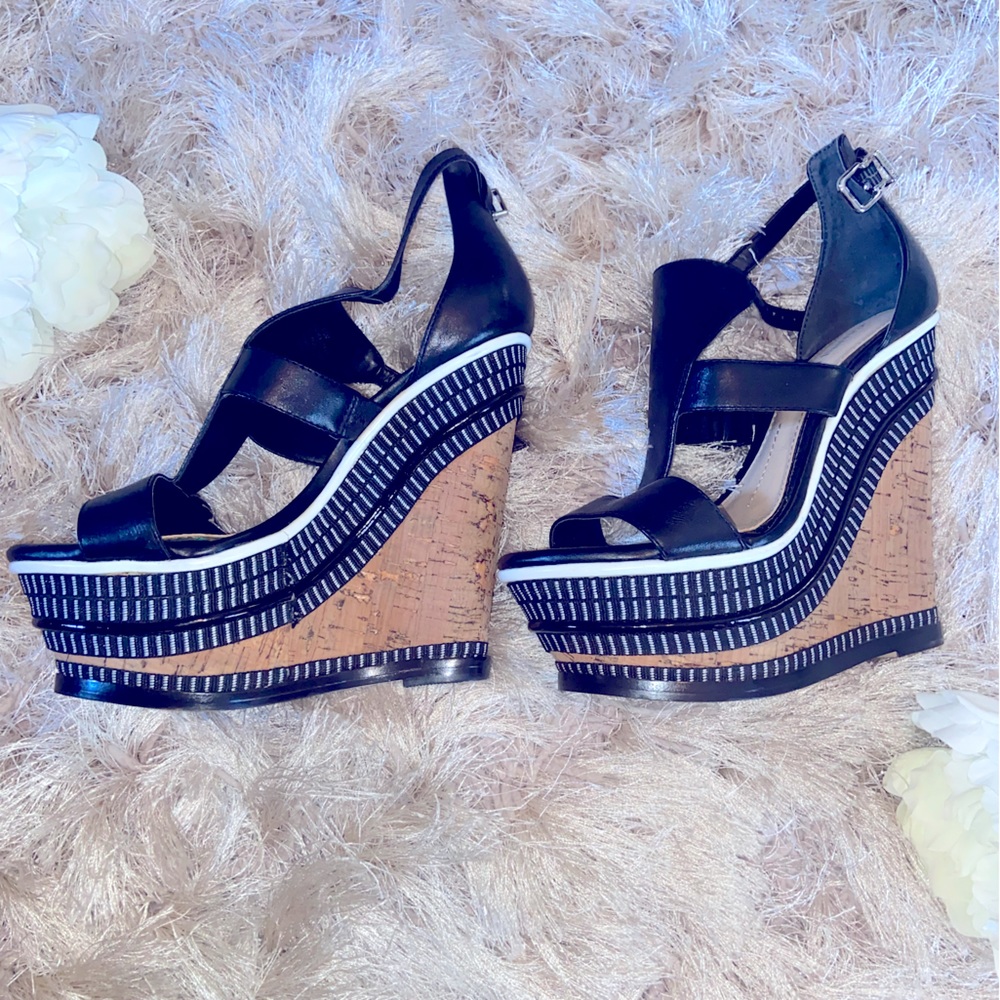 Black leather and cork Gianni Binni wedges.